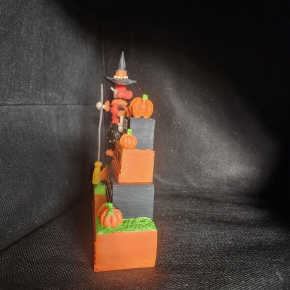 Witch Figurine "The Hats Only There To Keep The Halo Straight" - Picture 3 of 5